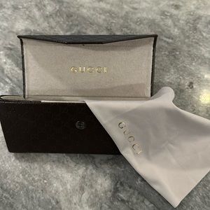 Gucci eye glass case and cloth